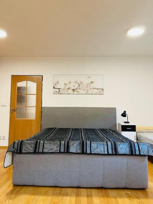 Family-Friendly Prague 5 Stay Ngoại thất bức ảnh